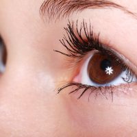 remove eyelash extension glue